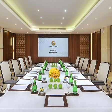 Gift City Club, A Member Of Radisson Individuals Gandhinagar Buitenkant foto