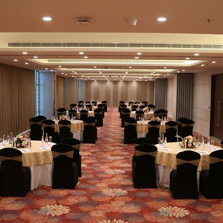 Gift City Club, A Member Of Radisson Individuals Gandhinagar Buitenkant foto