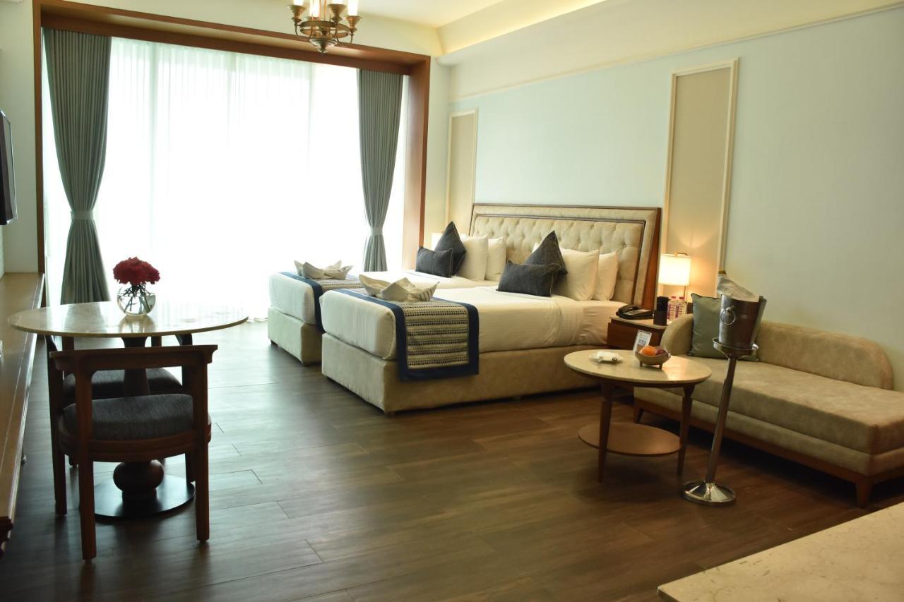 Gift City Club, A Member Of Radisson Individuals Gandhinagar Buitenkant foto