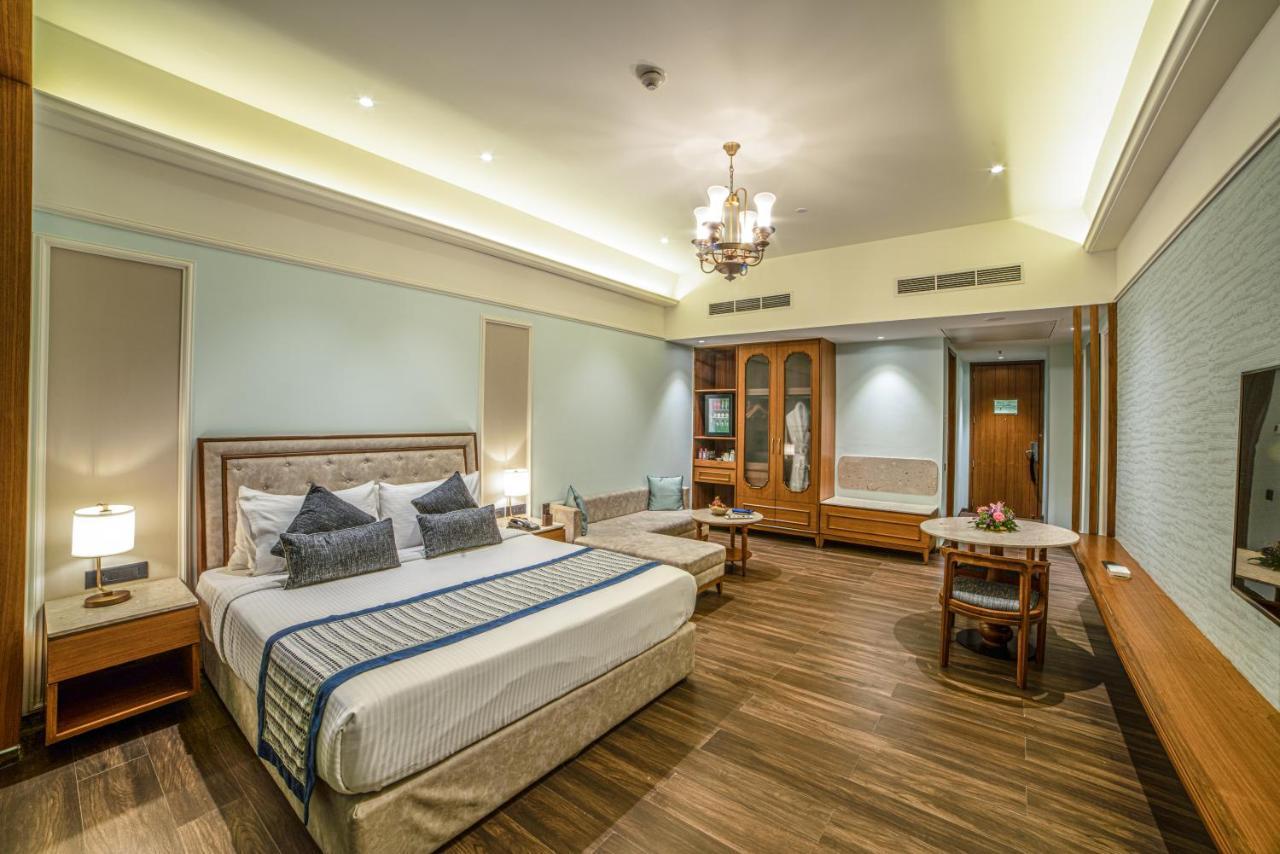 Gift City Club, A Member Of Radisson Individuals Gandhinagar Buitenkant foto