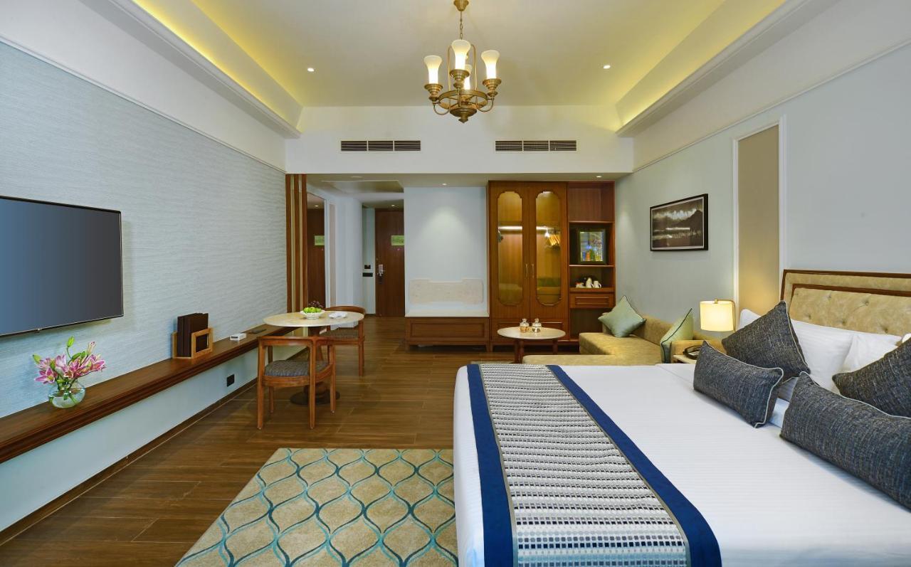 Gift City Club, A Member Of Radisson Individuals Gandhinagar Buitenkant foto