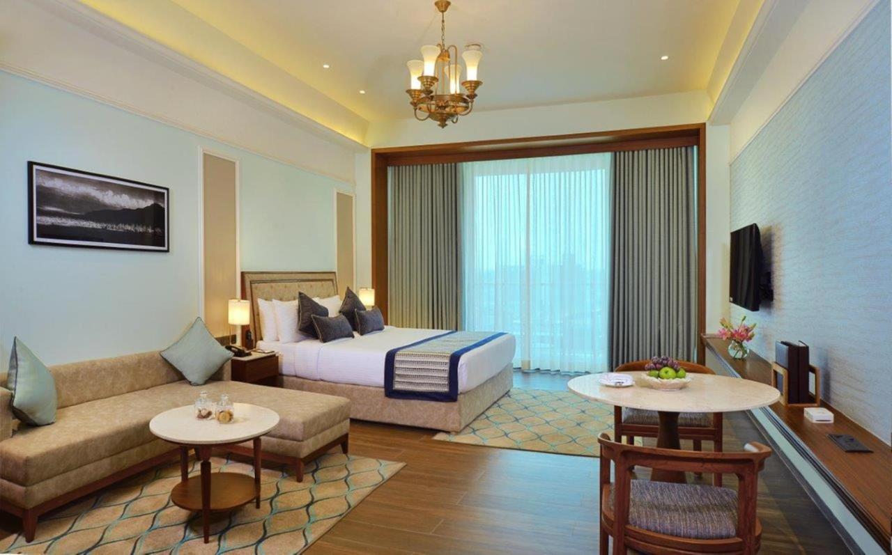 Gift City Club, A Member Of Radisson Individuals Gandhinagar Buitenkant foto