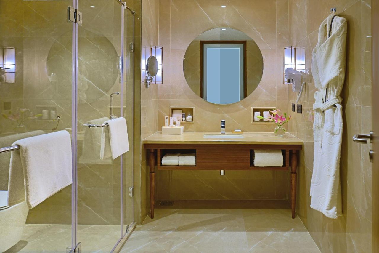 Gift City Club, A Member Of Radisson Individuals Gandhinagar Buitenkant foto