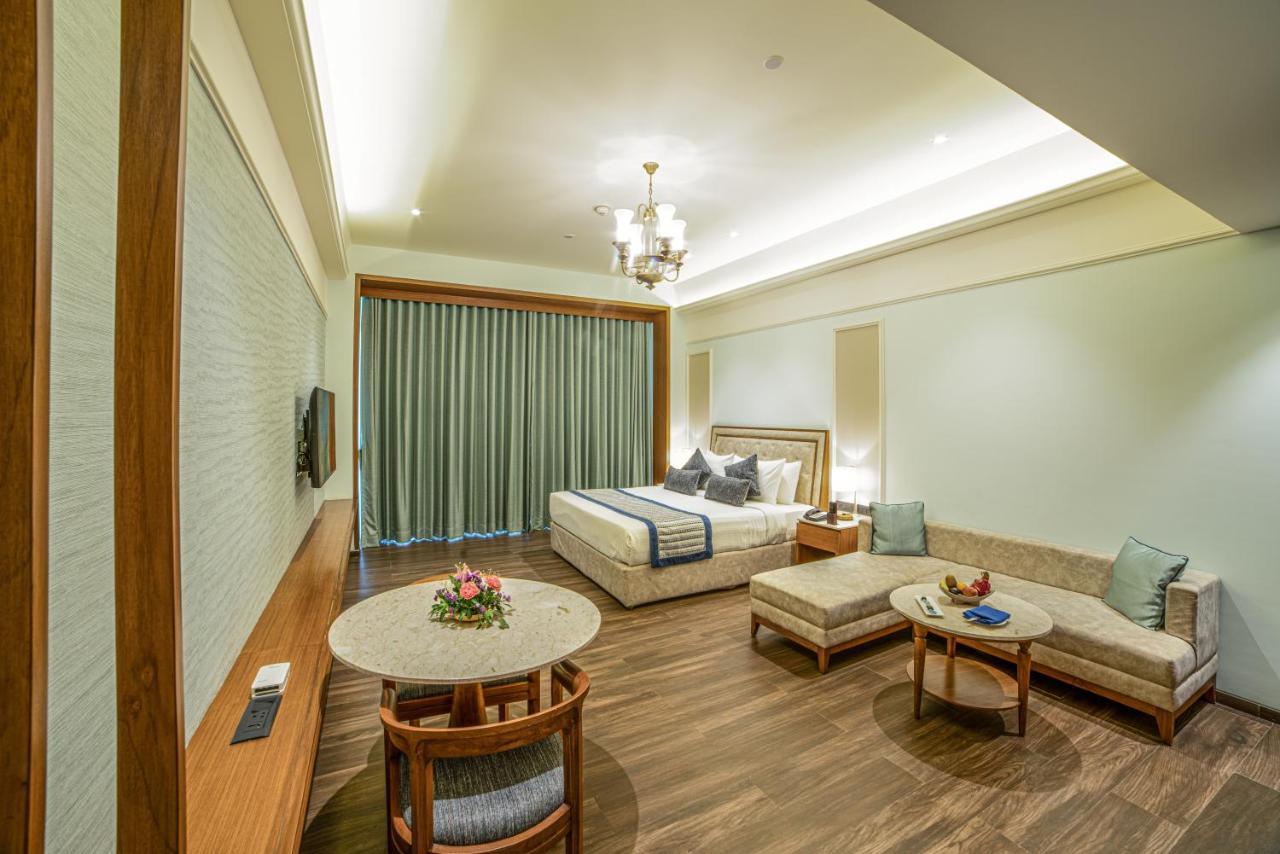 Gift City Club, A Member Of Radisson Individuals Gandhinagar Buitenkant foto