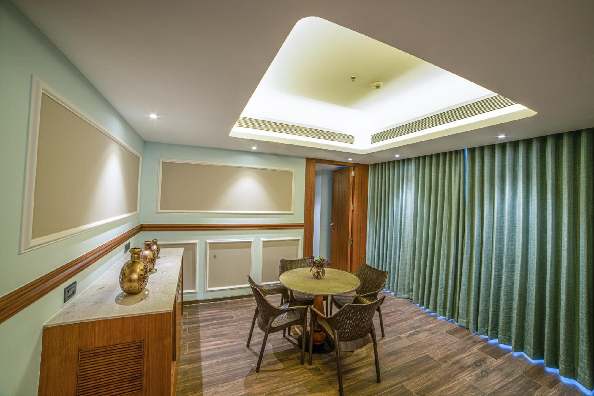 Gift City Club, A Member Of Radisson Individuals Gandhinagar Buitenkant foto