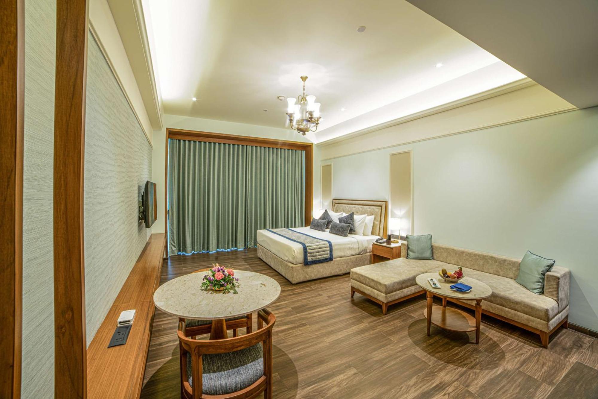 Gift City Club, A Member Of Radisson Individuals Gandhinagar Buitenkant foto