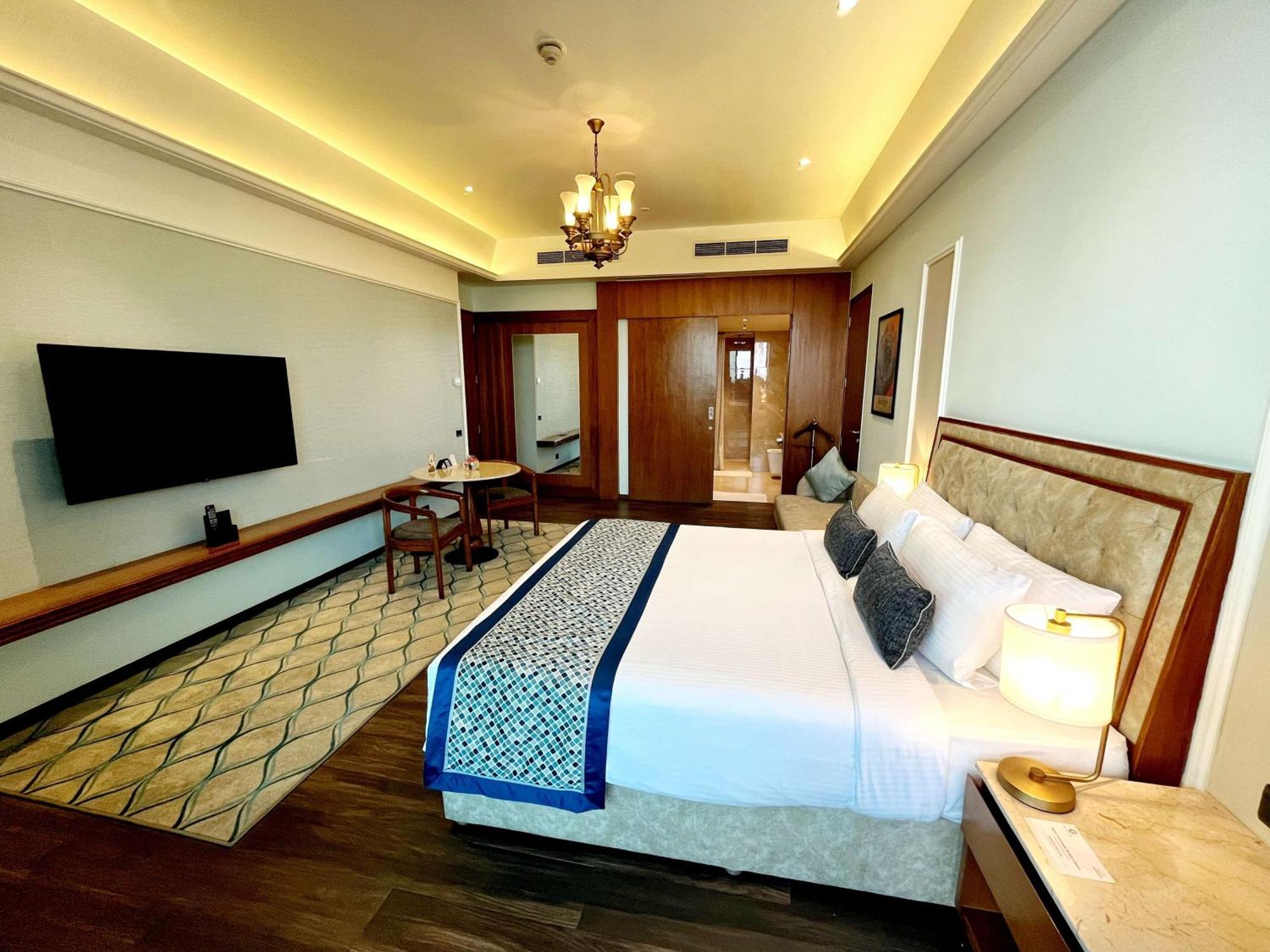 Gift City Club, A Member Of Radisson Individuals Gandhinagar Buitenkant foto