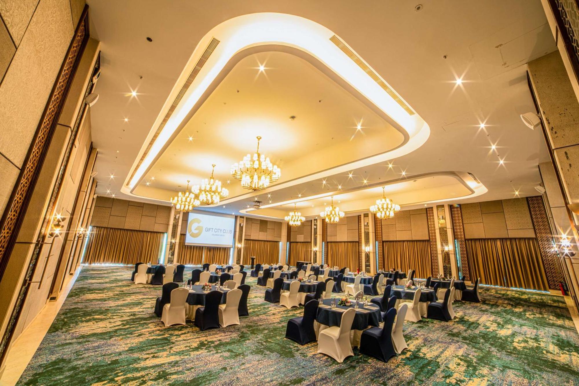 Gift City Club, A Member Of Radisson Individuals Gandhinagar Buitenkant foto