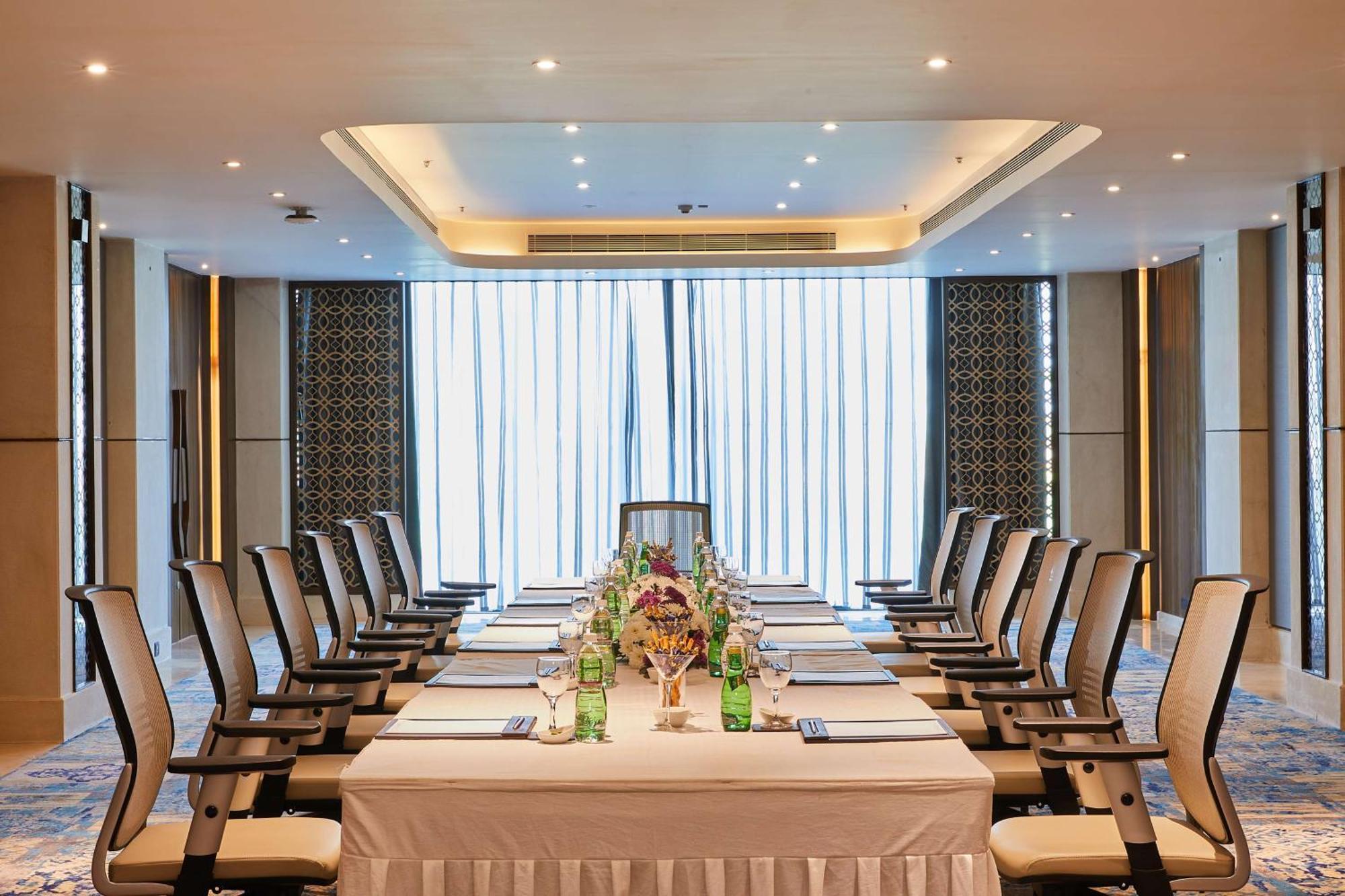 Gift City Club, A Member Of Radisson Individuals Gandhinagar Buitenkant foto