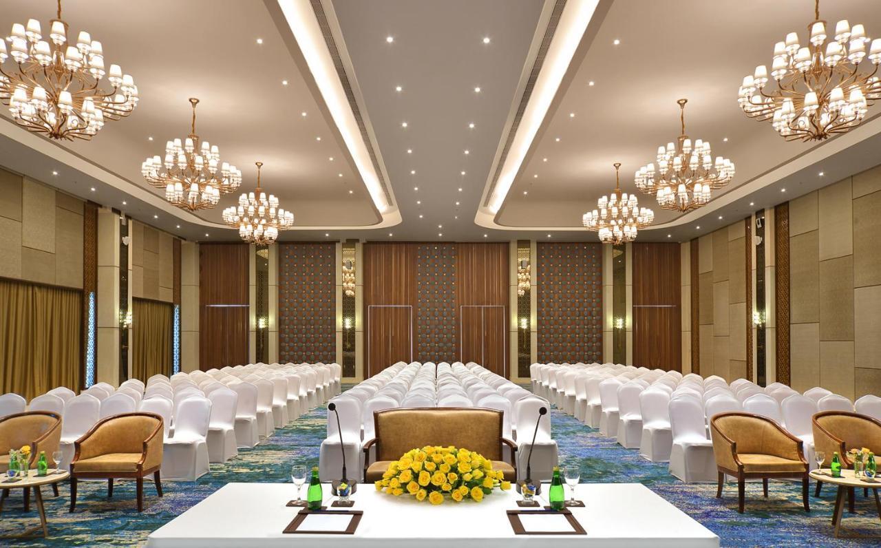 Gift City Club, A Member Of Radisson Individuals Gandhinagar Buitenkant foto
