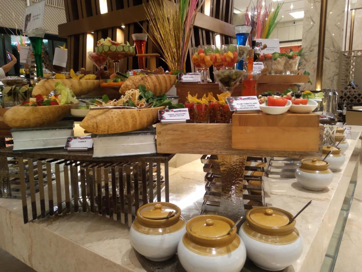 Gift City Club, A Member Of Radisson Individuals Gandhinagar Buitenkant foto